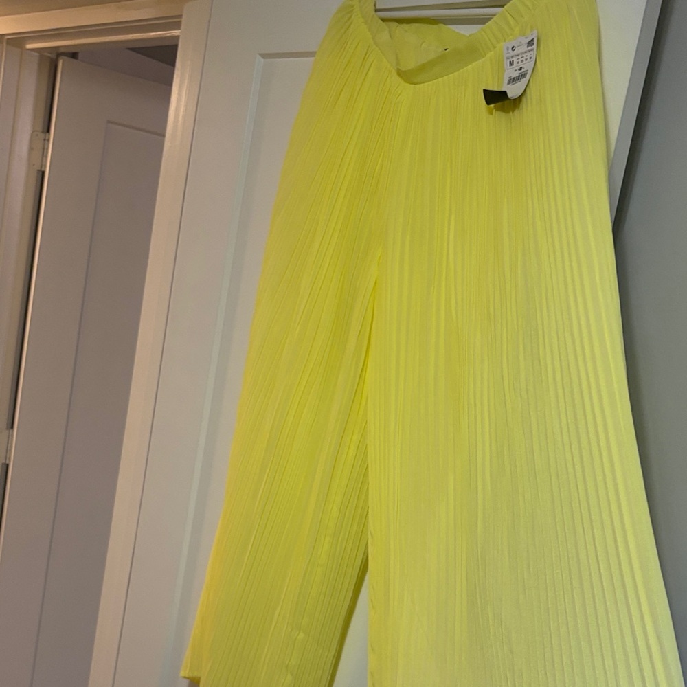 Zara Neon Yellow Wide-Leg Pleated Jumpsuit Pants - Picture 2 of 5